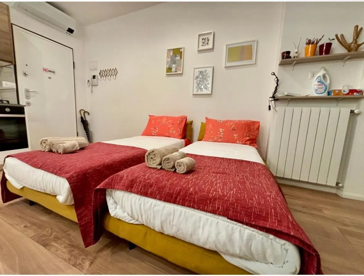 Design Apartment 7 Minuti Da Duomo Milan 0*,  Italy