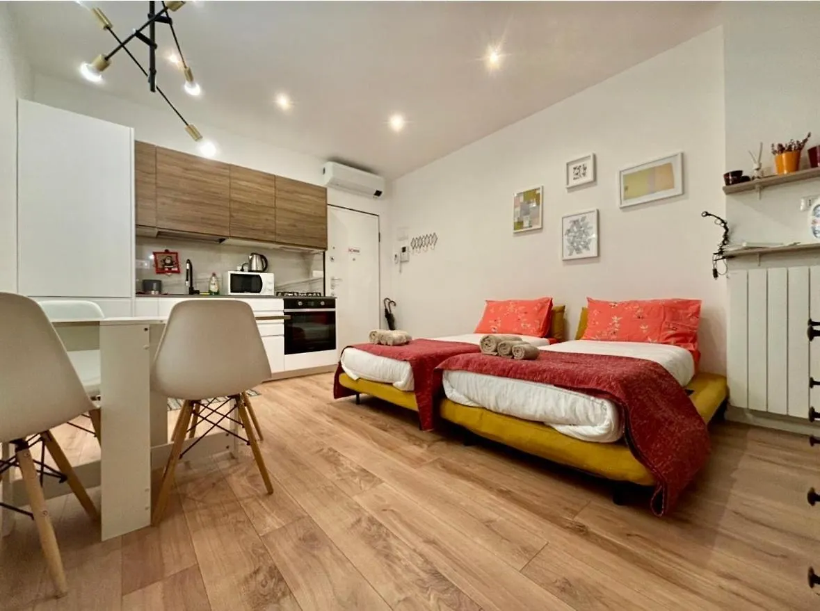 Design Apartment 7 Minuti Da Duomo Milan 0*,  Italy